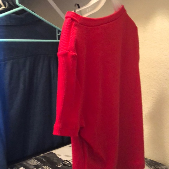 Red shirt - Picture 2 of 3